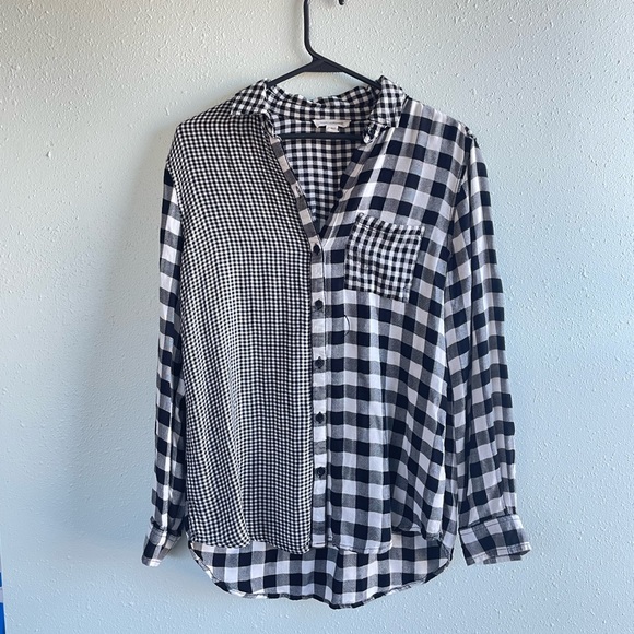 Beachlunchlounge Button Down - Picture 2 of 5